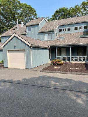 Attached, Exterior, Facade, Farmhouse