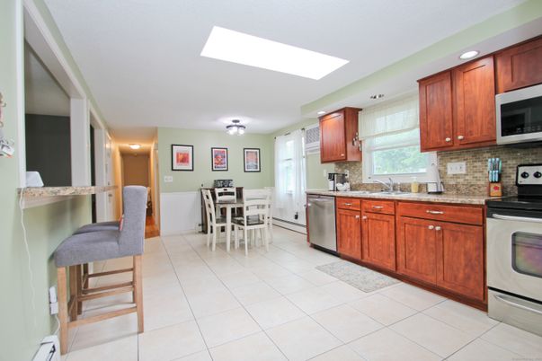 Dining room, Interior, Kitchen, Recessed Lighting, Stainless Steel Appliances