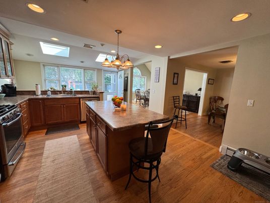 Chandelier, Dining room, Interior, Kitchen, Pendant Lights, Recessed Lighting, Wood Texture Flooring