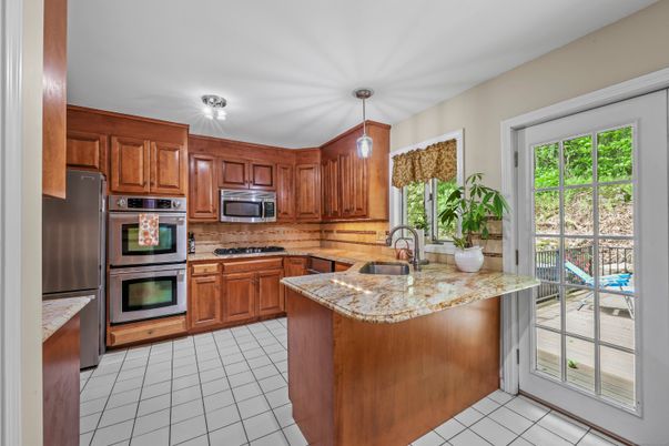 Interior, Kitchen, Pendant Lights, Stainless Steel Appliances