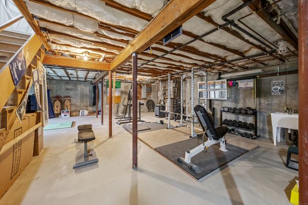 Fitness Equipment, Interior, Wooden Beams