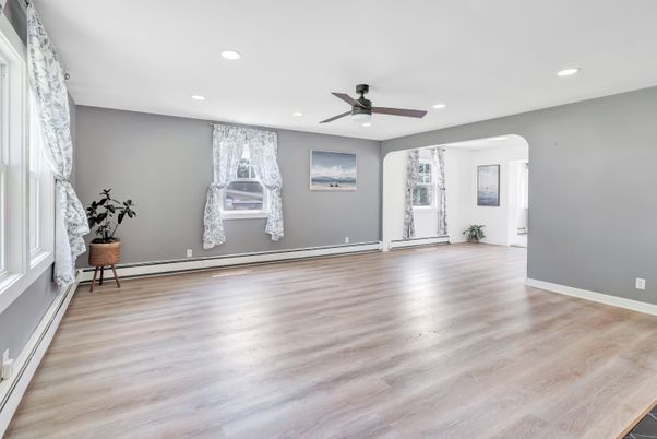 Empty room, Interior, Recessed Lighting, Wood Texture Flooring