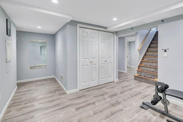 Fitness Equipment, Interior, Recessed Lighting, Wood Texture Flooring
