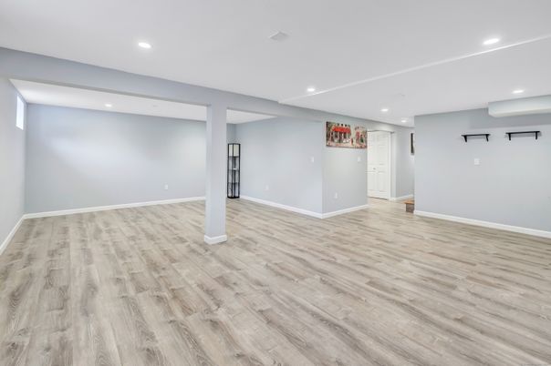 Empty room, Interior, Recessed Lighting, Wood Texture Flooring