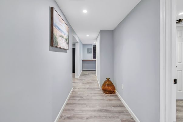 Interior, Recessed Lighting, Wood Texture Flooring