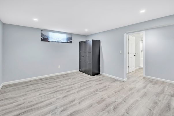 Empty room, Interior, Recessed Lighting, Wood Texture Flooring