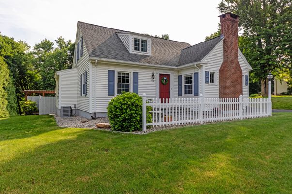 Backyard, Exterior, Facade, Cape Cod