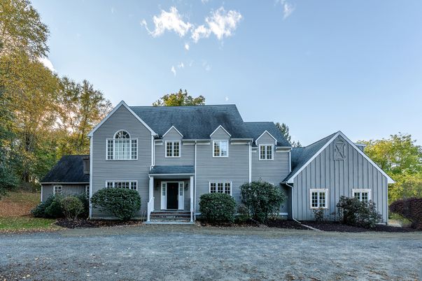 Exterior, Facade, Farmhouse