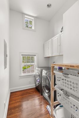 Interior, Washer, Wood Texture Flooring