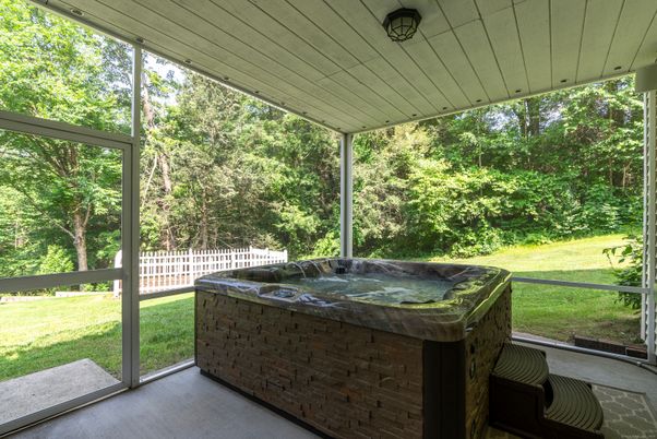 Hot Tub, Interior, Sun Room