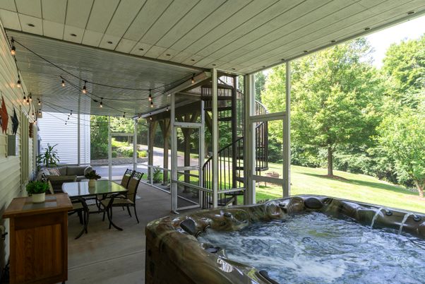 Exterior, Hot Tub