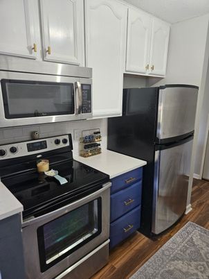 Interior, Kitchen, Stainless Steel Appliances, Wood Texture Flooring