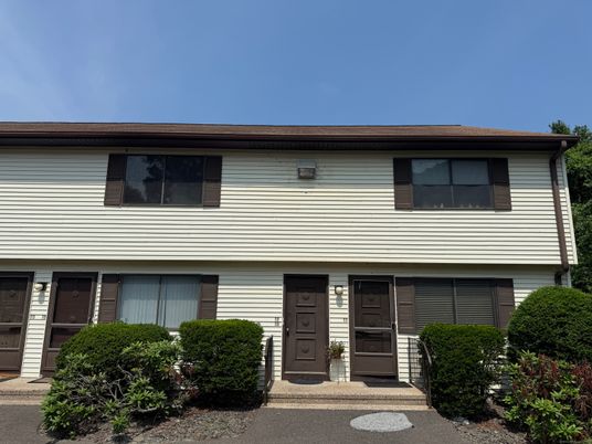 Exterior, Facade, Raised Ranch