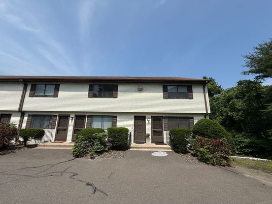 Exterior, Facade, Brick Facade, Raised Ranch
