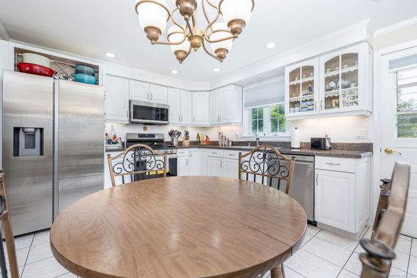 Chandelier, Dining room, Interior, Kitchen, Recessed Lighting, Stainless Steel Appliances