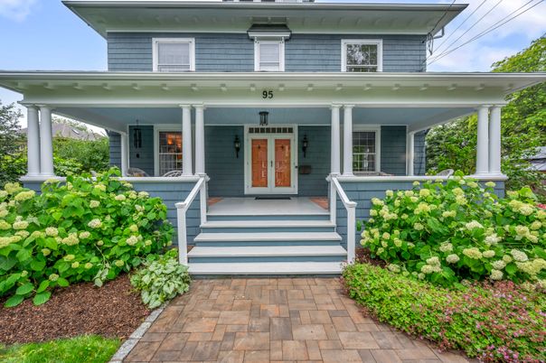 Exterior, Facade, American Foursquare