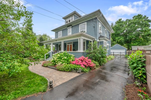 Exterior, Facade, American Foursquare