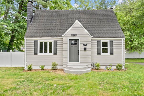 Exterior, Facade, Cape Cod