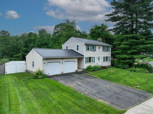 Attached, Exterior, Facade, Farmhouse