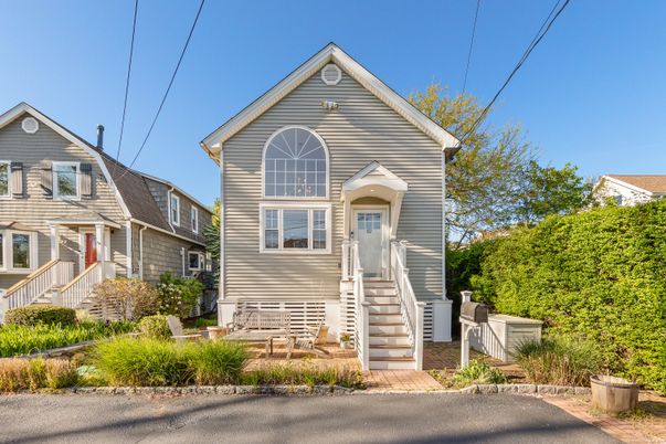 Exterior, Facade, Queen Anne Victorian