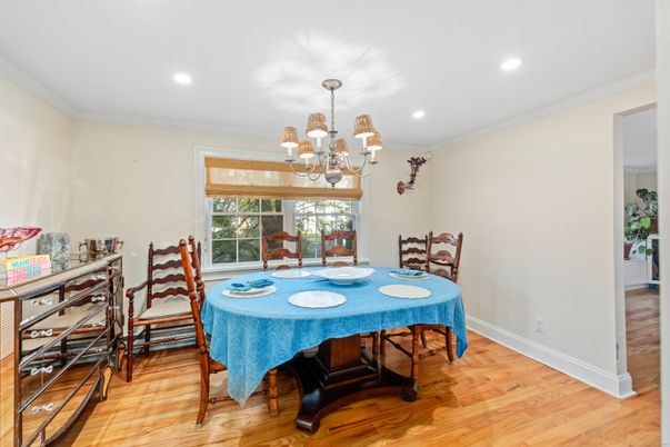Chandelier, Dining room, Interior, Recessed Lighting, Wood Texture Flooring
