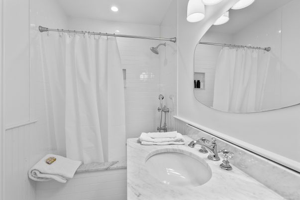 Bathroom, Interior, Recessed Lighting