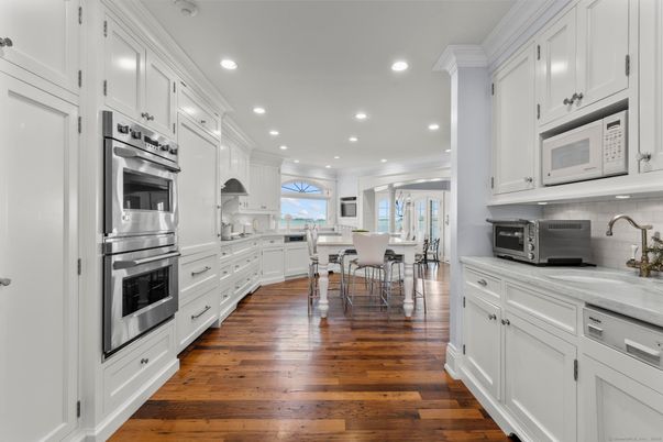 Dining room, Interior, Kitchen, Recessed Lighting, Stainless Steel Appliances, Wood Texture Flooring