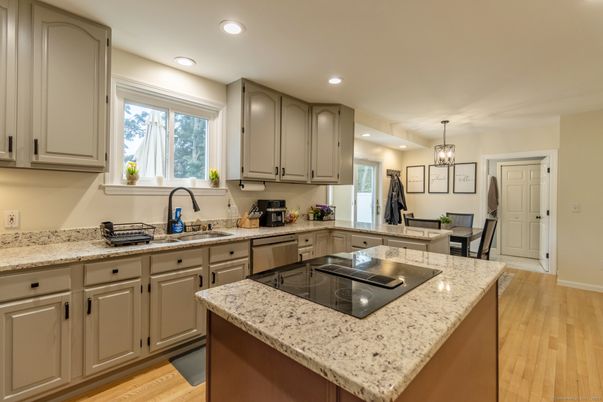 Dining room, Interior, Kitchen, Pendant Lights, Recessed Lighting, Wood Texture Flooring