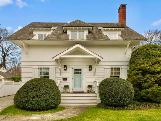 Exterior, Facade, American Foursquare