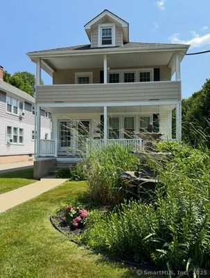 Exterior, Facade, American Foursquare