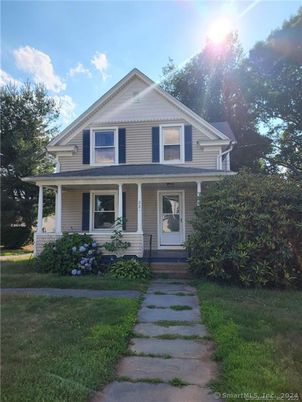 Exterior, Facade, Queen Anne Victorian