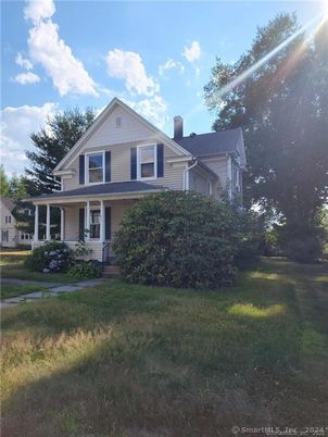 Backyard, Exterior, Facade, Queen Anne Victorian