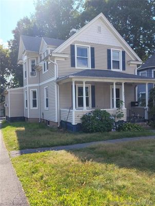 Exterior, Facade, Queen Anne Victorian