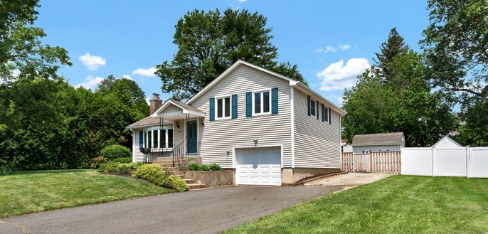 Attached, Exterior, Facade, Split Level