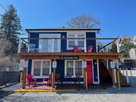 Exterior, Facade, American Foursquare