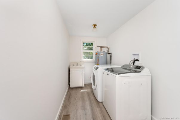 Interior, Washer, Wood Texture Flooring