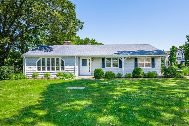 Exterior, Facade, Cape Cod