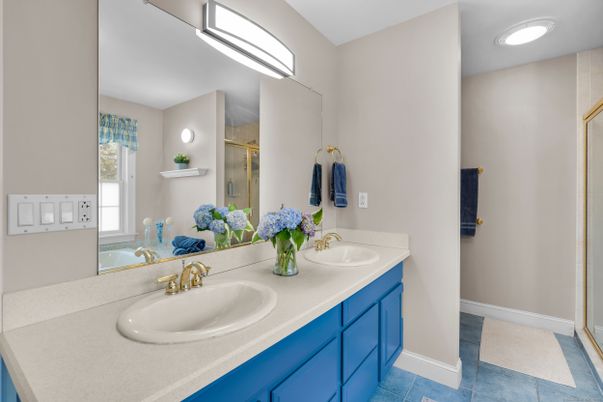 Bathroom, Dual Sink Vanities, Interior, Recessed Lighting