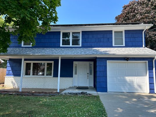 Attached, Exterior, Facade, Split Level