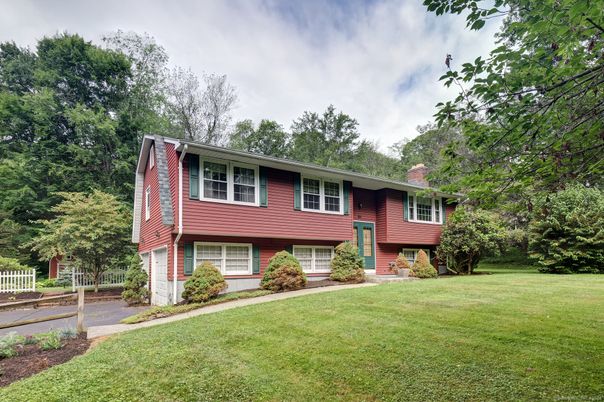 Exterior, Facade, Raised Ranch