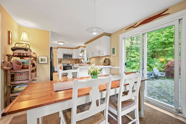 Dining room, Interior, Kitchen, Pendant Lights, Stainless Steel Appliances