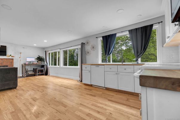 Interior, Recessed Lighting, Wood Texture Flooring