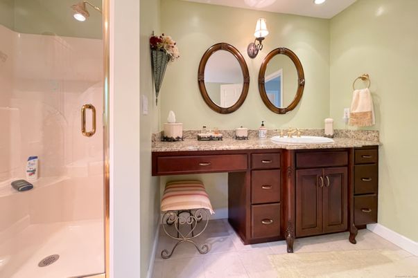 Bathroom, Dual Sink Vanities, Interior, Recessed Lighting