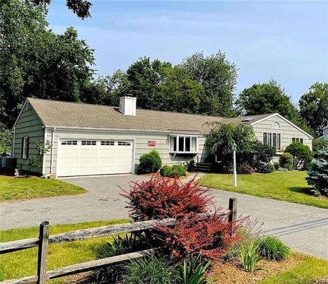 Attached, Exterior, Facade, Ranch