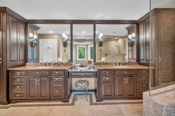 Bathroom, Dual Sink Vanities, Interior, Recessed Lighting
