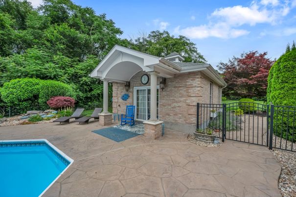 Exterior, Pool