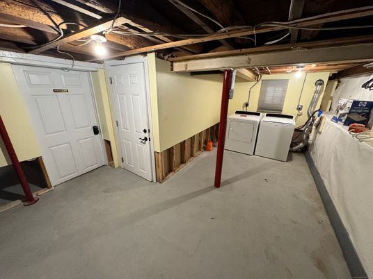 Interior, Washer, Wooden Beams