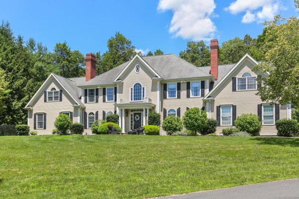 Exterior, Facade, Farmhouse