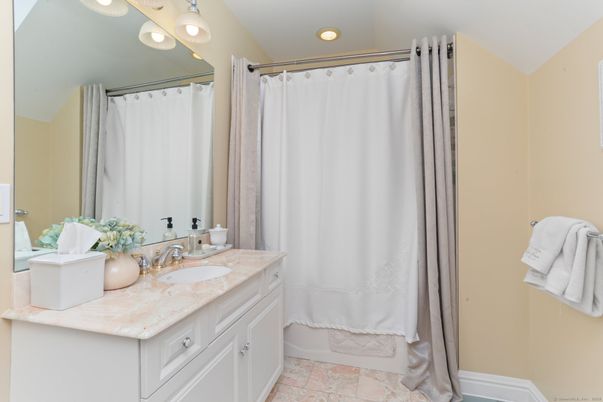 Bathroom, Interior, Recessed Lighting