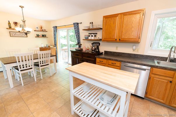 Chandelier, Dining room, Interior, Kitchen, Stainless Steel Appliances